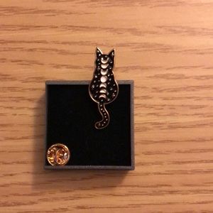Cat with moon phase enamel pin
